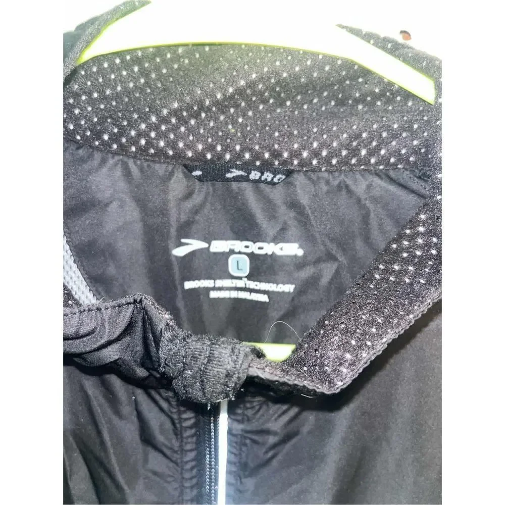 Brooks running jacket  - Picture 8 of 8